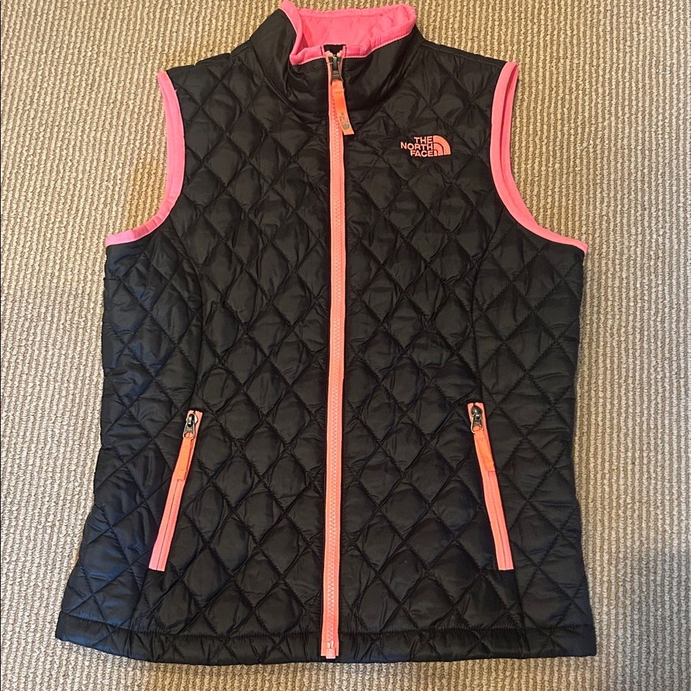 NWOT The North Face Black quilted Vest with Pink Trim size XS